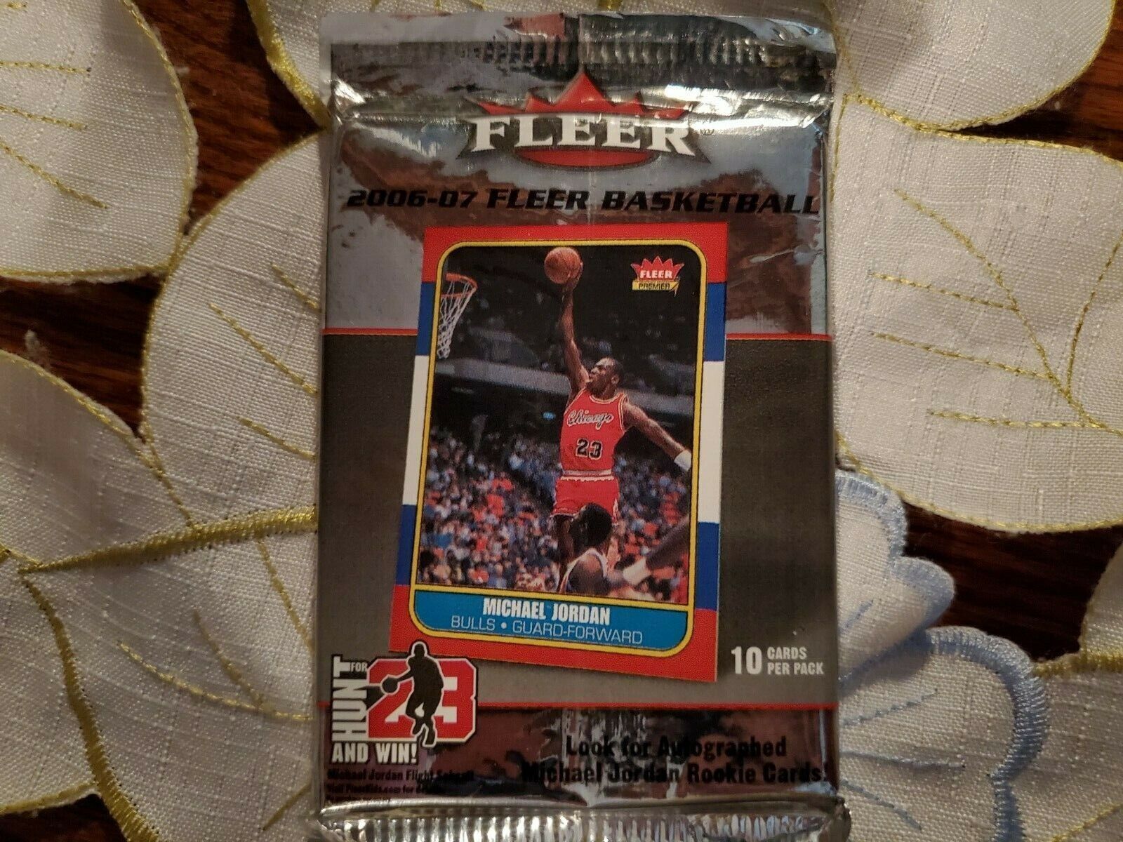 2006-07 FLEER BASKETBALL CARD PACK POSSIBLE MICHAEL JORDAN 1986 ROOKIE AUTO-KOBE